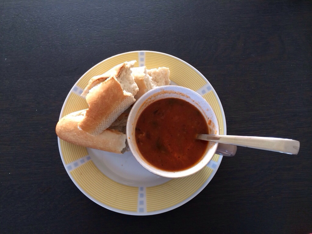 Eenvoudig: tomatensoep met stokbrood