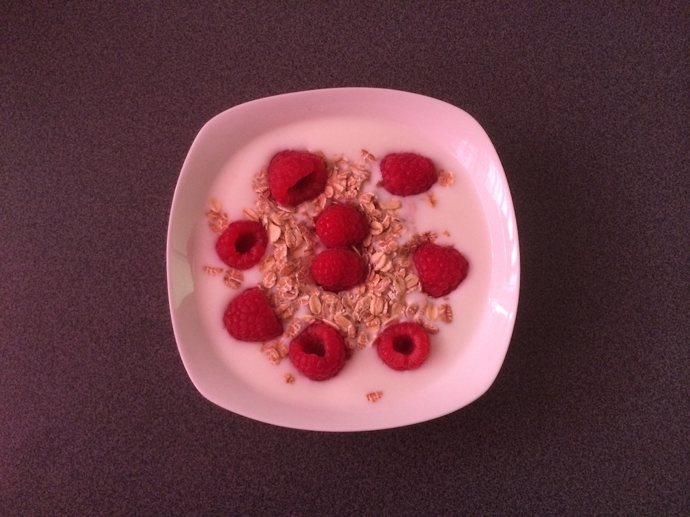 Magere yoghurt met muesli en frambozen